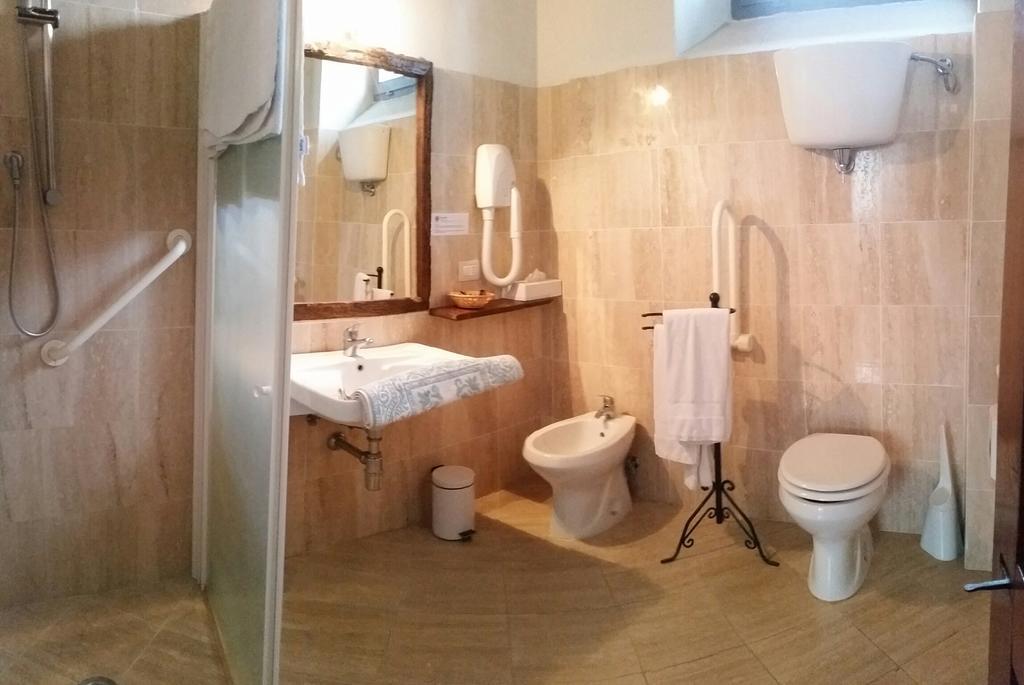Agriturismo Podere Alberese Asciano Værelse billede