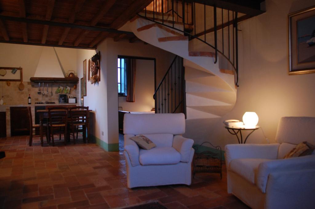 Agriturismo Podere Alberese Asciano Værelse billede